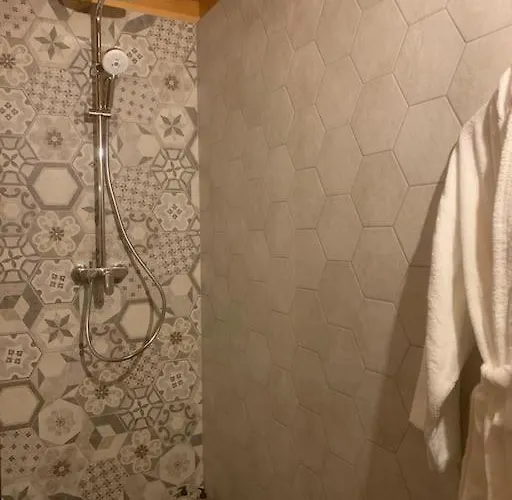 Le Familial - & Sauna - Serviettes - Peignoirs - Lits Faits - Menage Inclus Шале